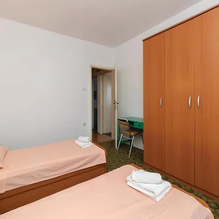 Prilaz Side Kosutic V Apartment